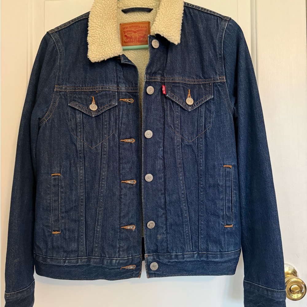 Levi's Classic Blue Denim Jacket with Cream Sherpa Collar